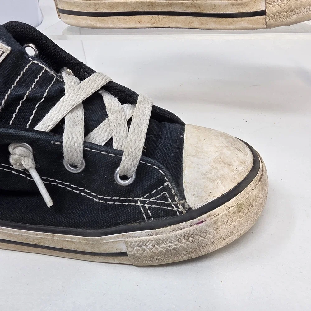 Converse ships from